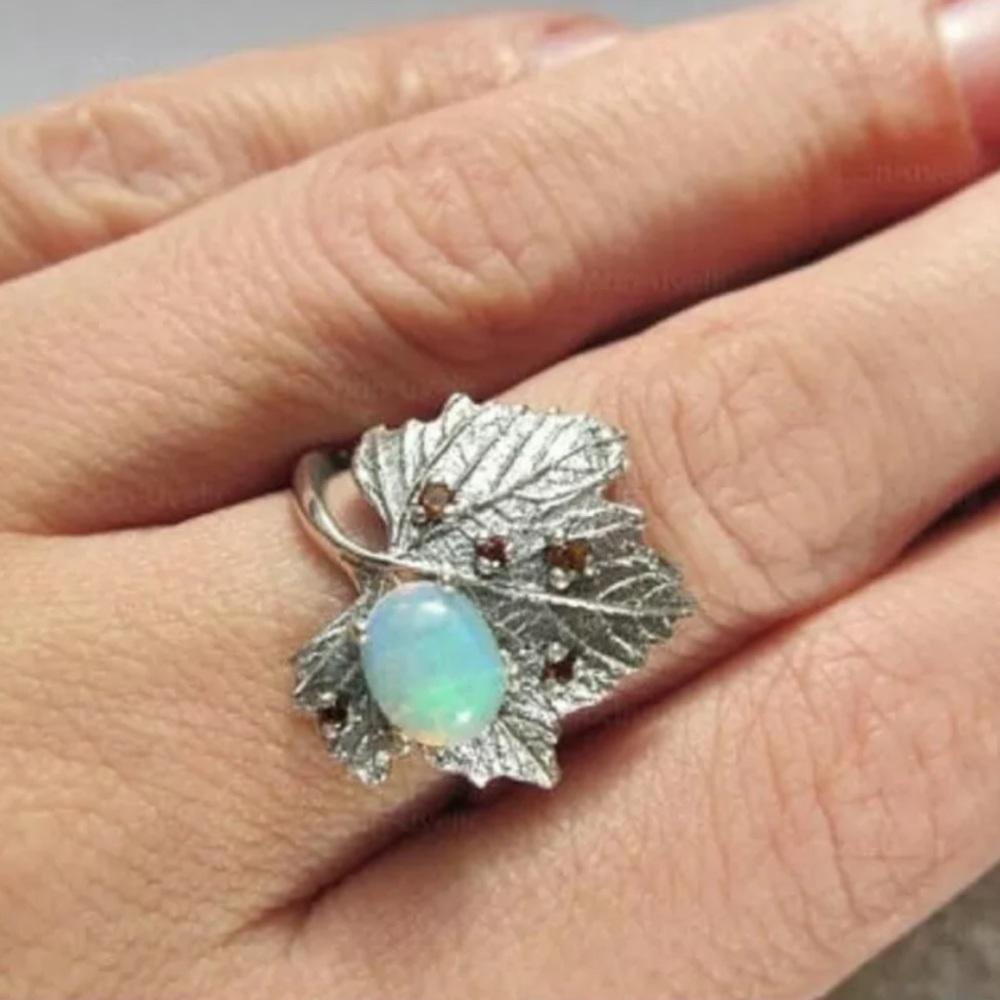 Ladies Beautiful Opal Leaf Ring. New!!! 🍁
